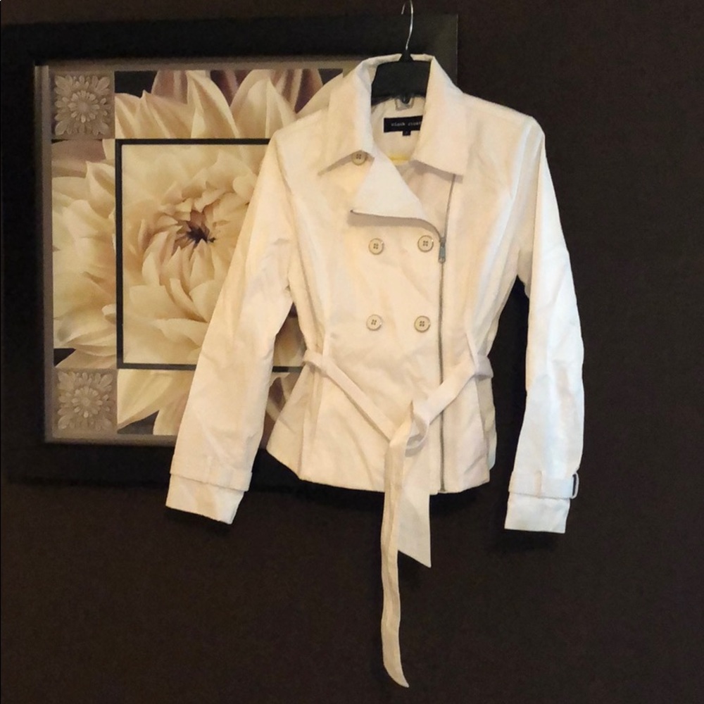Price drop!!! Chic white jacket